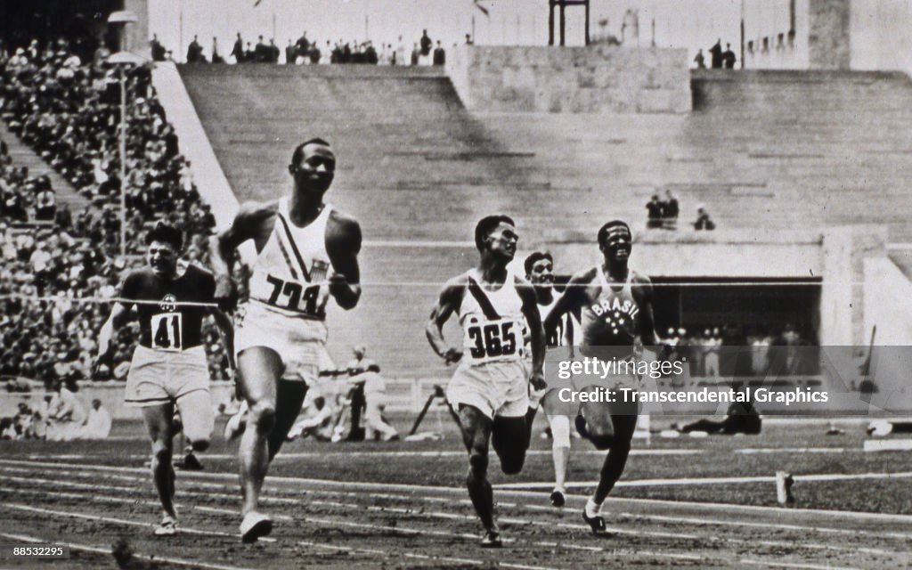 Jesse Owens In The Men's 100-m