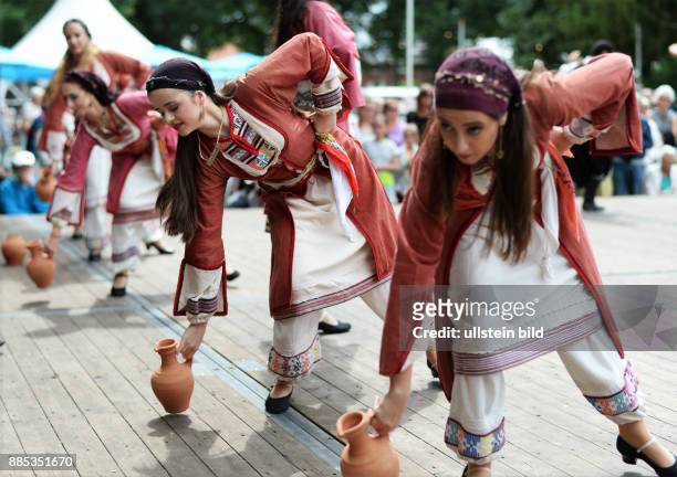 Niederlande, Assen: Land und Leute.Internationales Sommerfest in Odoorn. Tänzer aus Zypern NDL, Netherlands, Assen: Country and People .
