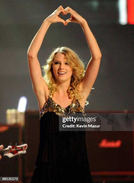 Taylor Swift performs on stage at the 2009 CMT Music Awards at the Sommet Center on June 16, 2009 in Nashville, Tennessee.