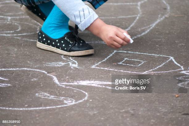 girl drawing house on asphalt with chalk - 9 hand drawn patterns bildbanksfoton och bilder