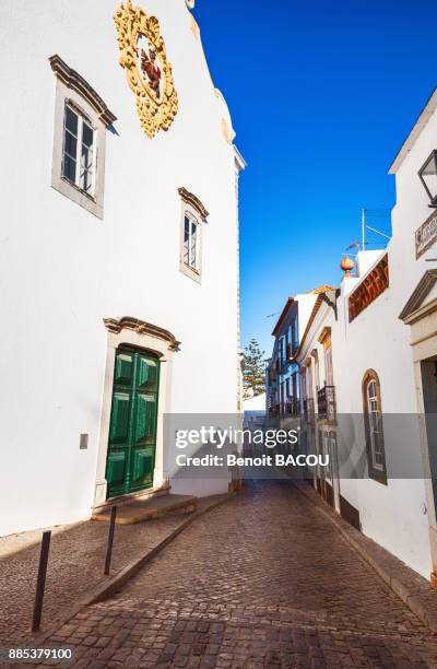 cobbled street of the city of tavira, algarve region, portugal - tavira stock pictures, royalty-free photos & images