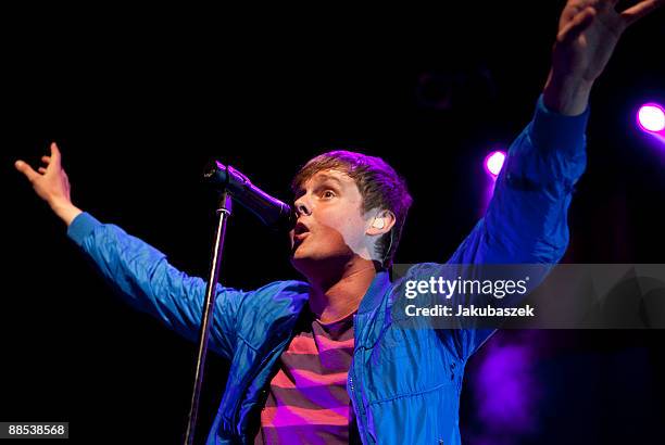 Singer Tom Chaplin of the British rock band Keane performs live during a concert at the Kesselhaus on June 17, 2009 in Berlin, Germany. The concert...