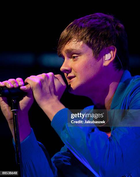 Singer Tom Chaplin of the British rock band Keane performs live during a concert at the Kesselhaus on June 17, 2009 in Berlin, Germany. The concert...