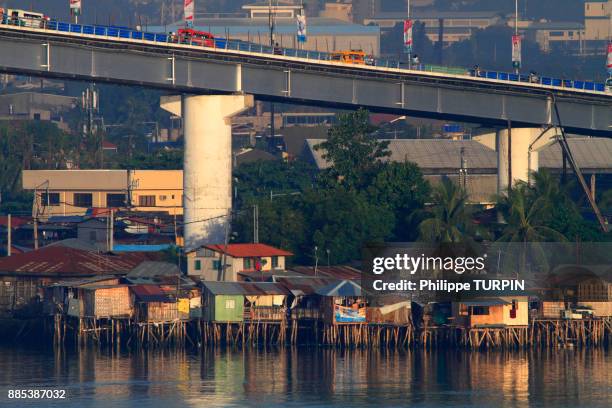 philippinas, cebu-city. mandaue. the first mactan-mandaue spanning across the mactan channel and connecting the islands of cebu and mactan.bridge - mandaue stockfoto's en -beelden