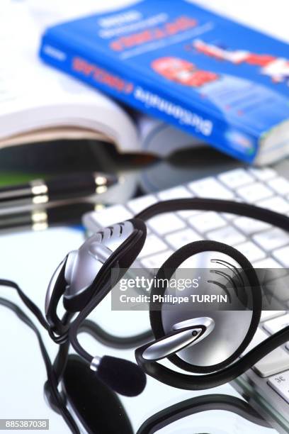 still life on the topic of e-learning - translation stock pictures, royalty-free photos & images