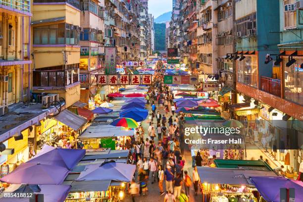 busy market in mong kok, kowloon, hong kong - kowloon peninsula stock pictures, royalty-free photos & images