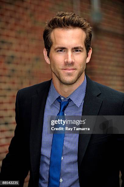 Actor Ryan Reynolds visits the "Late Show With David Letterman" at the Ed Sullivan Theater on June 17, 2009 in New York City.