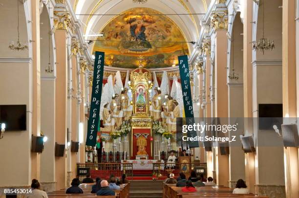 unsere liebe frau von urkupiña kirche in bolivien - cochabamba stock-fotos und bilder