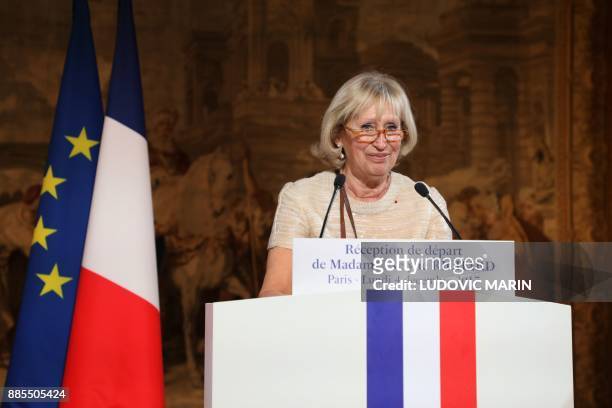 Evelyne Richard gives a speech as she retires from the Elysee palace press office after 48 years of duty on december 4 in Paris. / AFP PHOTO /...