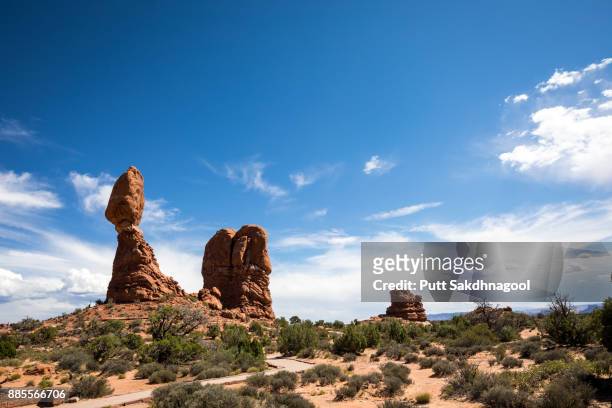balanced rock, arches national park, utah - balanced rocks stock pictures, royalty-free photos & images