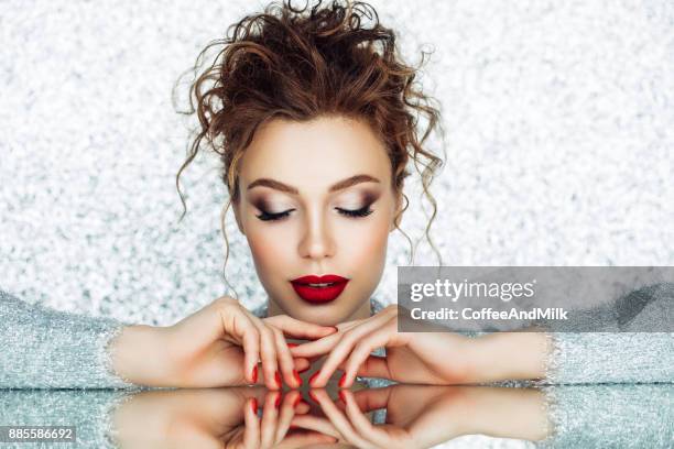 beautiful woman - beautiful woman winter stock pictures, royalty-free photos & images