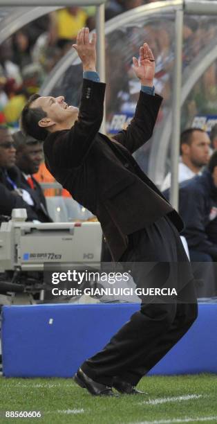 Brazilian coach Dunga gestures during the Fifa Confederations Cup football match USA vs Brazil on June 18, 2009 at the Loftus Versfeld stadium in...