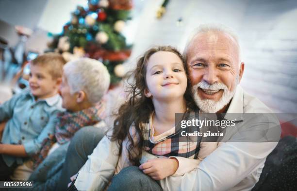 coppia senior che gioca con i nipoti. - portrait playful caucasian man foto e immagini stock