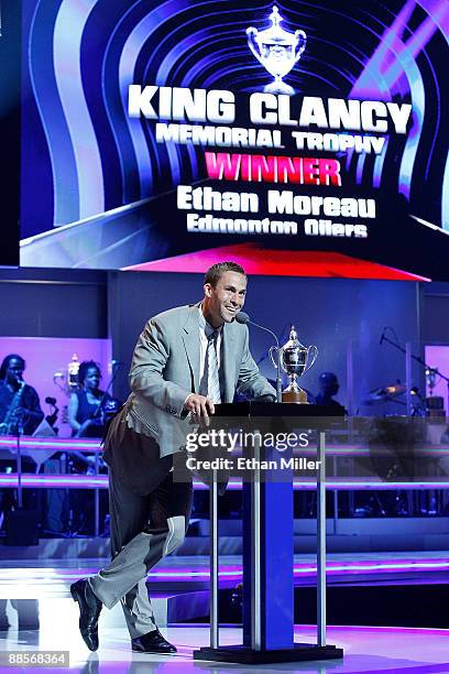 Ethan Moreau of the Edmonton Oilers accepts the King Clancy Memorial Trophy during the 2009 NHL Awards at The Pearl concert theater at the Palms...