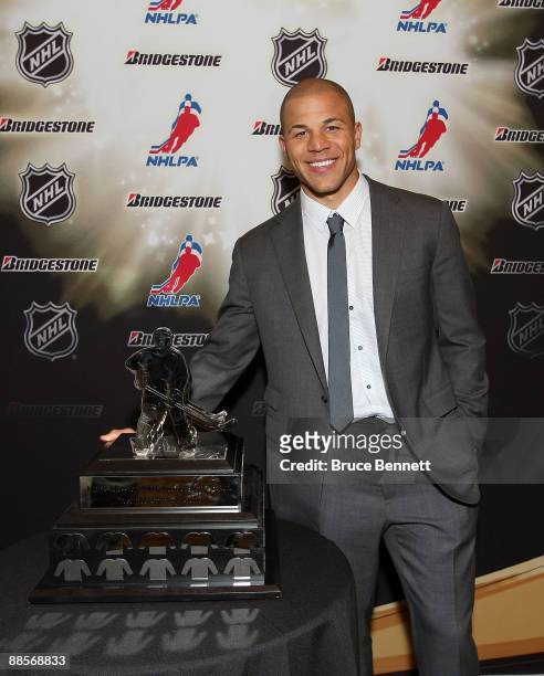 Jarome Iginla of the Calgary Flames poses with the Messier Leadership Award following the 2009 NHL Awards at The Pearl concert theater at the Palms...