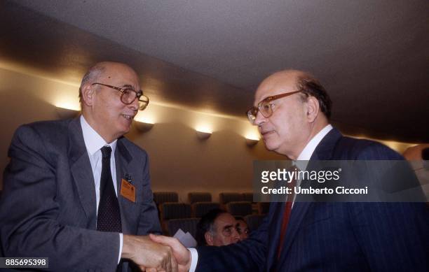 Politician Bettino Craxi shakes the hand of Giorgio Napolitano at the Socialist International in Berlino 1990.