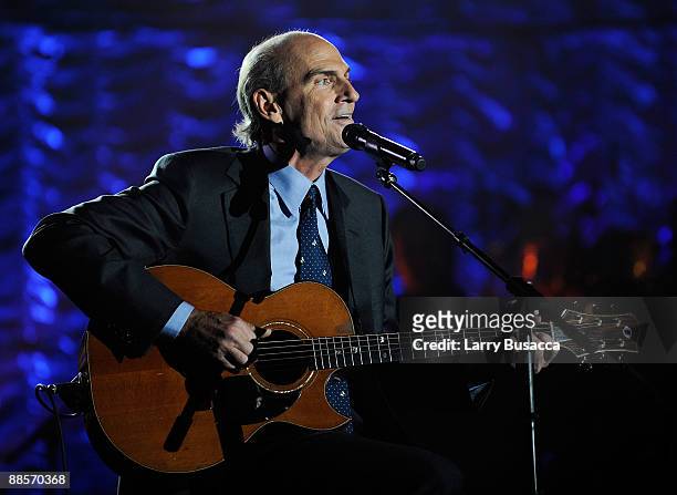 Singer/songwriter James Taylor performs on stage during the 40th Annual Songwriters Hall of Fame Ceremony at The New York Marriott Marquis on June...