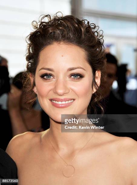 Actress Marion Cotillard arrives at the premiere of Universal Pictures' "Public Enemies" at the AMC Theater on June 18, 2009 in Chicago, Illinois