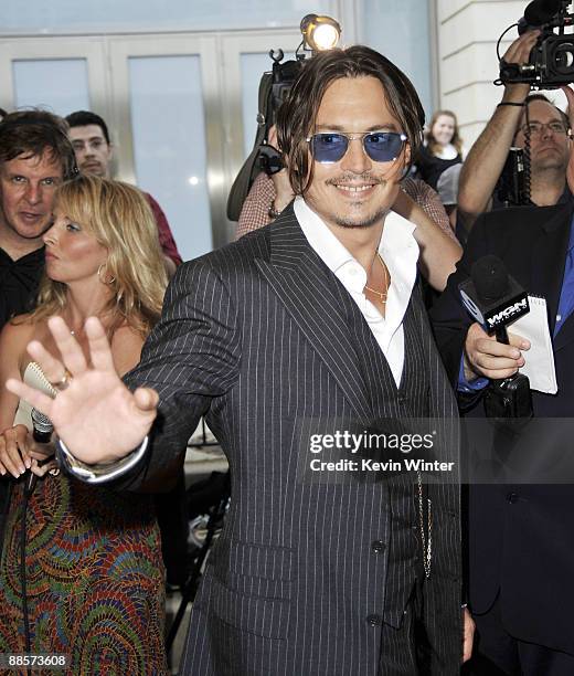 Actor Johnny Depp arrives at the premiere of Universal Pictures' "Public Enemies" at the AMC Theater on June 18, 2009 in Chicago, Illinois