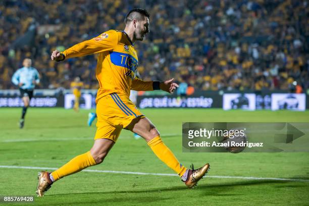 Andre-Pierre Gignac of Tigres kicks the ball during the semifinal second leg match between Tigres UANL and America as part of the Torneo Apertura...