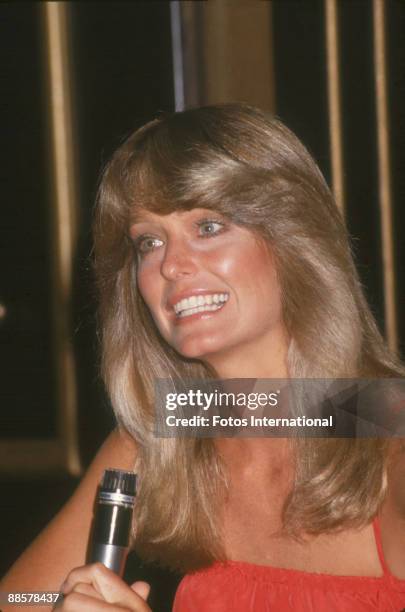 American actress Farrah Fawcett talks with the press about her role in the film 'Somebody Killed Her Husband' at the Beverly Hilton Hotel, Hollywood,...