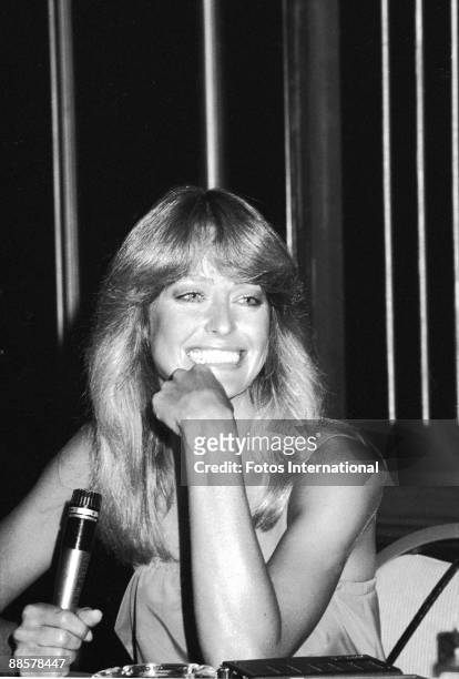 American actress Farrah Fawcett talks with the press about her role in the film 'Somebody Killed Her Husband' at the Beverly Hilton Hotel, Hollywood,...