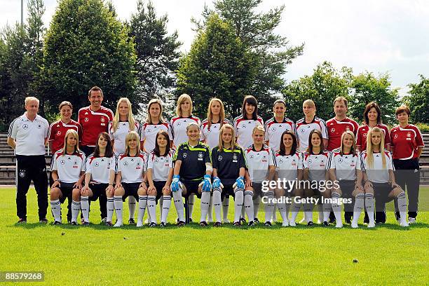 Head coach Ralf Peter, assistant coach Verena Hagedorn, goal keeper coach Michael Muhr, Annika Doppler, Laura Vetterlein, Johanna Elsig, Carolin...