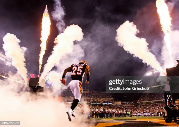 Giovani Bernard of the Cincinnati Bengals takes the field prior to the game against the Pittsburgh Steelers at Paul Brown Stadium on December 4, 2017...