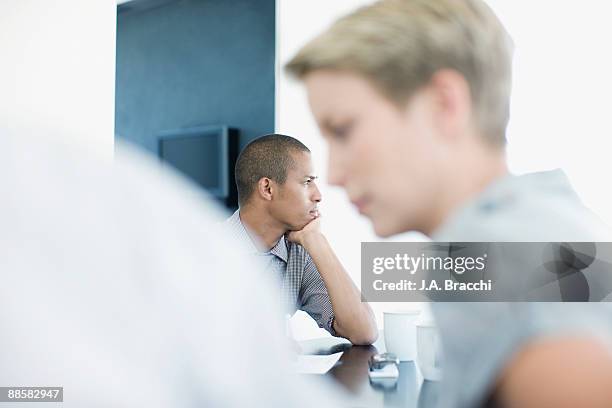 business people working in conference room - ignore stockfoto's en -beelden