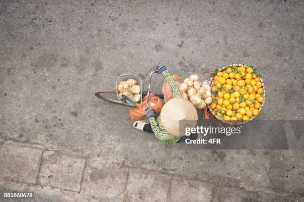 bicycle fruit push cart, street market life, old quarter, ha noi, vietnam - old town stock pictures, royalty-free photos & images