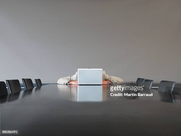 businessman with head on laptop - failure foto e immagini stock