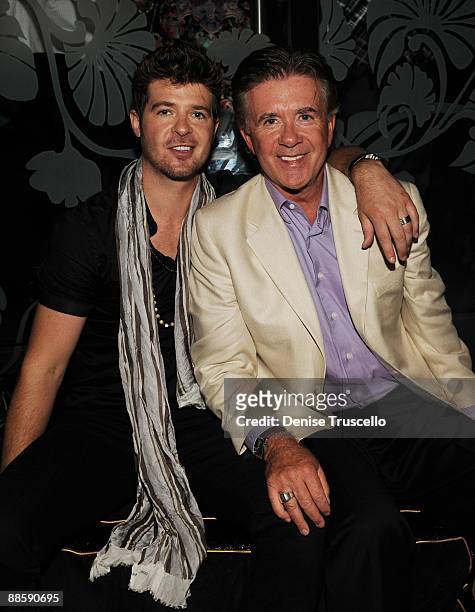 Robin Thicke and Alan Thicke attend The Bank nightclub at Bellagio Las Vegas on June 19, 2009 in Las Vegas, Nevada.