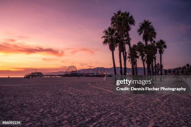 california sunset at the beach - santa monica los angeles foto e immagini stock