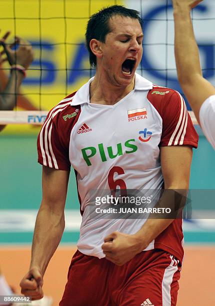 Poland's Bartosz Kurek celebrates after scoring against Venezuela during their Volleyball World League game in La Guaira, Caracas on June 21, 2009....