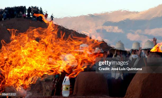 Aymarans open their hands to receive the first sunrays of the 5517 aymaran's year at the Kalasasaya Temple in Tiwanaco, Bolivia on June 21, 2009. The...