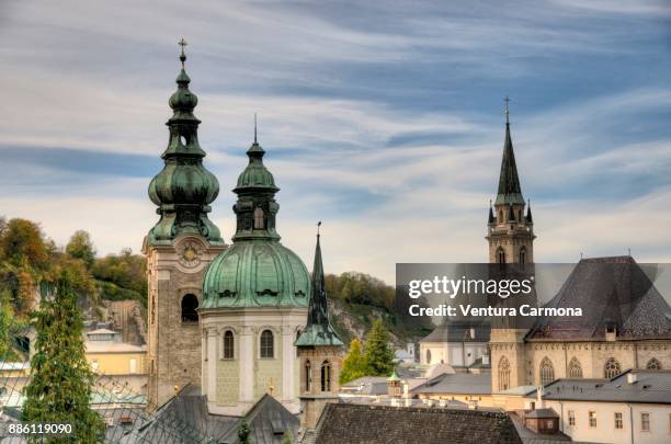 the old town of salzburg - austria - catedral de salzburgo imagens e fotografias de stock