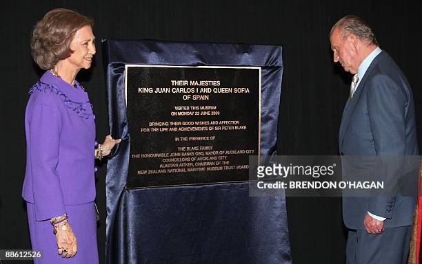 Spain's King Juan Carlos and Queen Sofia open a "Spanish Explorers in the South Pacific" exhibition at a maritime museum in Auckland on June 22,...