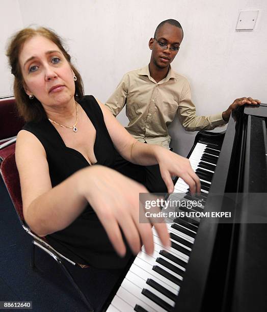 Russian pianist Maria Aseeva gives a piano lesson on June 19, 2009 at the Musical Society of Nigeria in Lagos. Aseeva from the city of Samara, some...