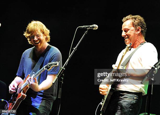 Bruce Springsteen performs with Trey Anastasio of Phish on stage during Bonnaroo 2009 on June 14, 2009 in Manchester, Tennessee.