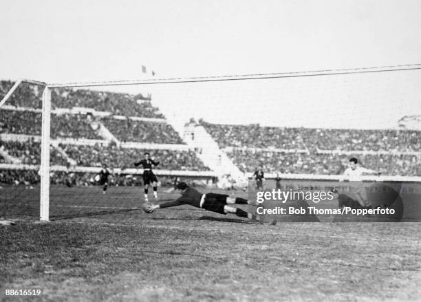 Mexican goalkeeper Oscar Bonfiglio is at full stretch to save a shot from Argentinian striker Guillermo Stabile during the FIFA World Cup match at...