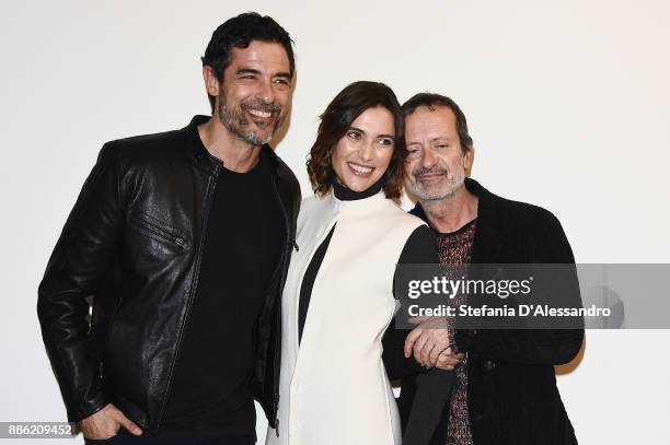 Alessandro Gassman, Anna Foglietta and Rocco Papaleo attend 'Il Premio' Photocall on December 5, 2017 in Milan, Italy.