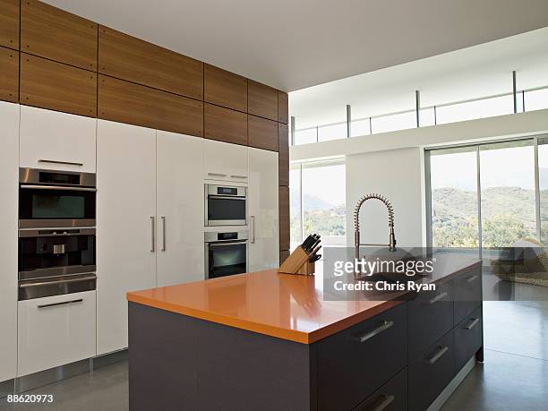interior of modern kitchen - calabasas 個照片及圖片檔