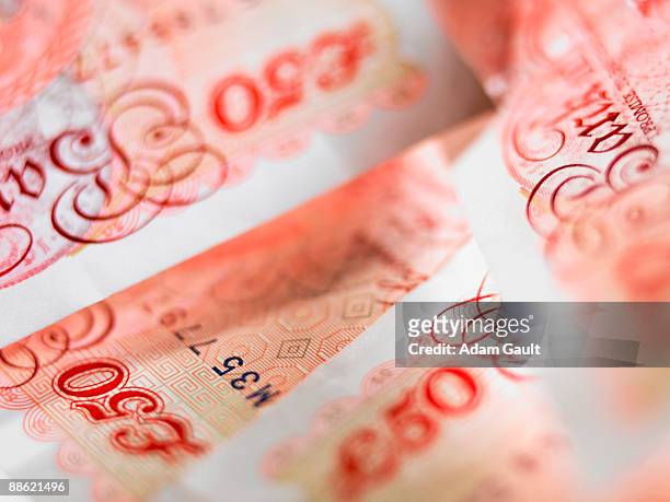 close up of 50 pound notes - engelse valuta stockfoto's en -beelden
