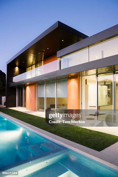 exterior of modern house, swimming pool - the los angeles modernism stock pictures, royalty-free photos & images