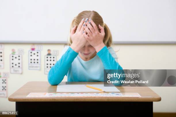 girl frustrated while taking test - scolara foto e immagini stock