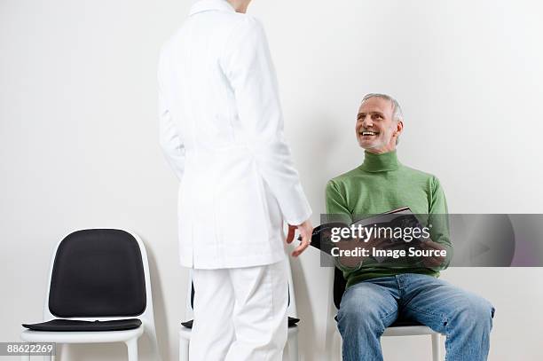 man and dentist - treats magazine stock-fotos und bilder