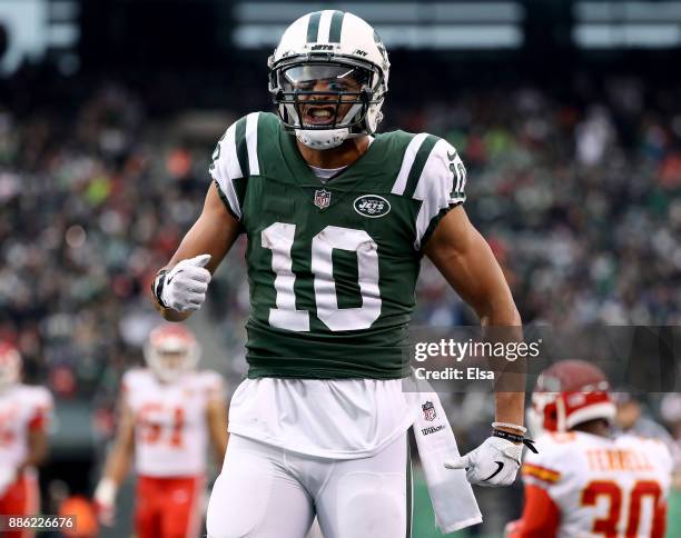 Jermaine Kearse of the New York Jets celebrates his catch in the fourth quarter against the Kansas City Chiefs on December 03, 2017 at MetLife...