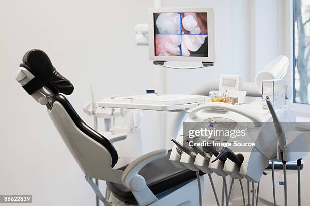 dentists chair and equipment - dentists chair stockfoto's en -beelden