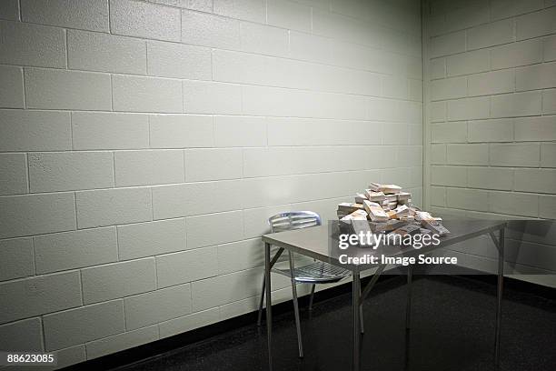 money on table in interview room - police station foto e immagini stock