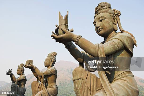 statues near tian tan buddha - mosteiro de po lin imagens e fotografias de stock